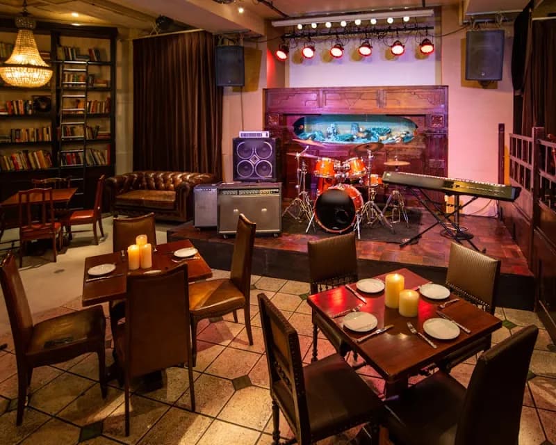 Under Deer Lounge