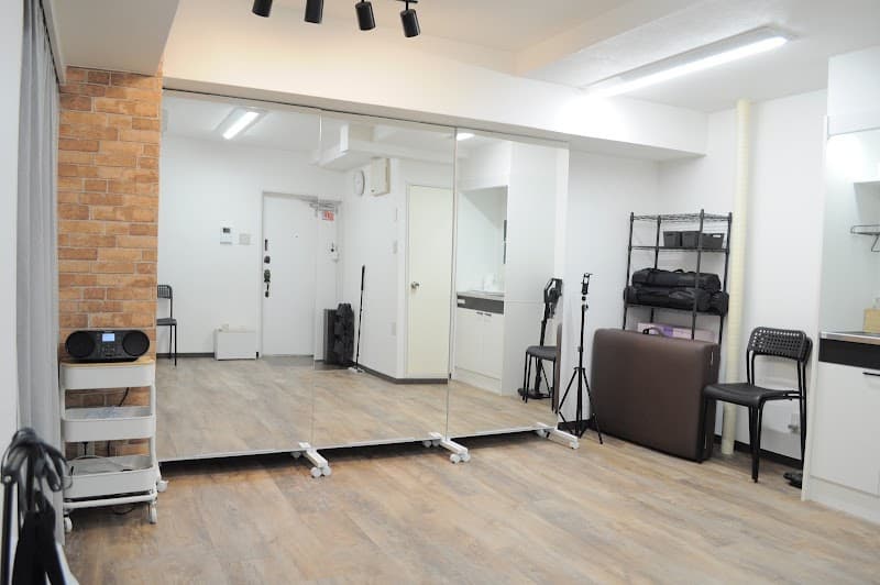 Studio ROZE (スタジオロゼ) 渋谷店 レンタルスタジオ ヨガ 少人数スタジオ 整体サロン 渋谷 安い お洒落 - メイン