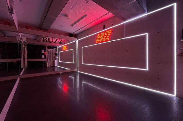 BUZZ新宿 - メイン