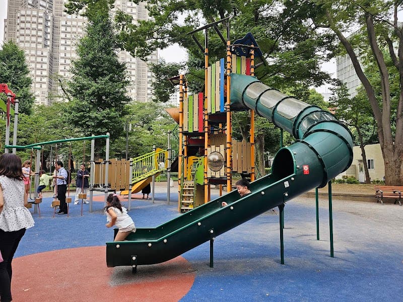 新宿中央公園フットサル管理棟