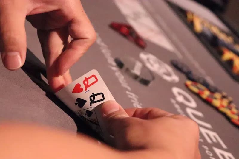 QUEENS AMUSEMENT POKER BARの写真